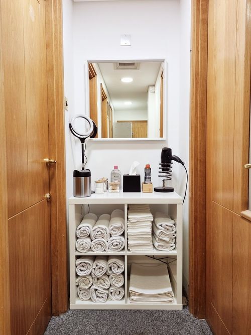 Fresh towels and amenities at Elevate LDN studio